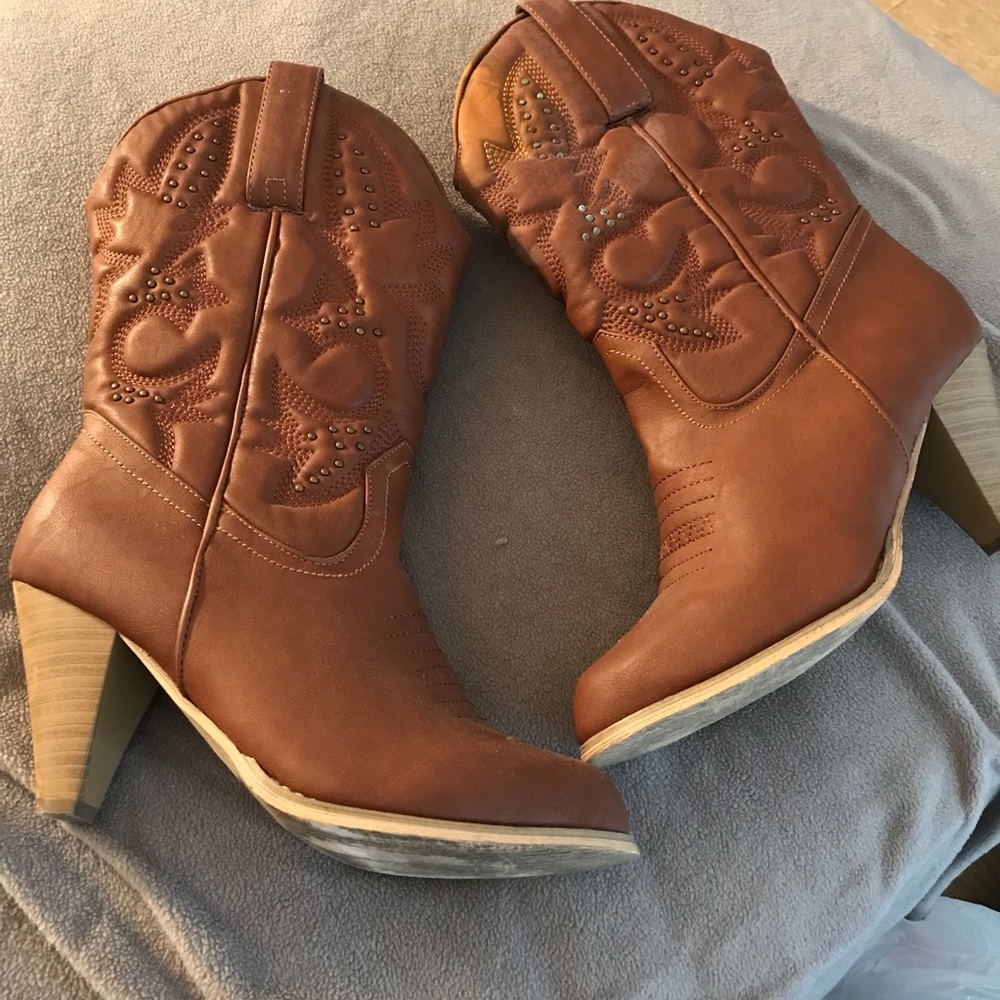 Torrid Wide Brown Cowgirl Boots. 9W